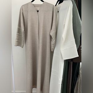 Grey linen abaya with embroidery